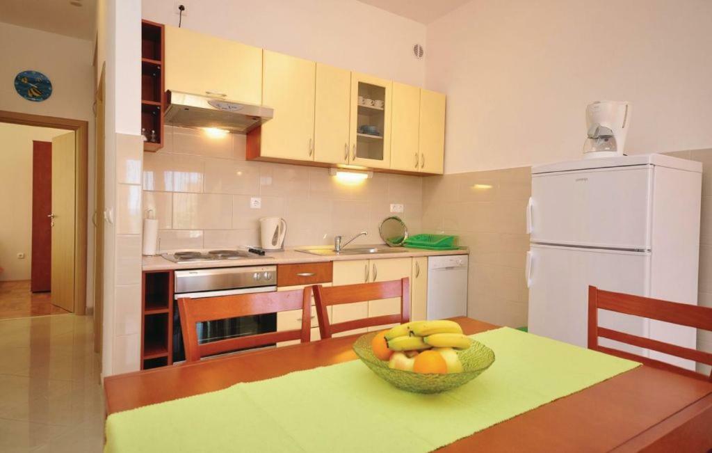 Apartment Orange Макарска Екстериор снимка