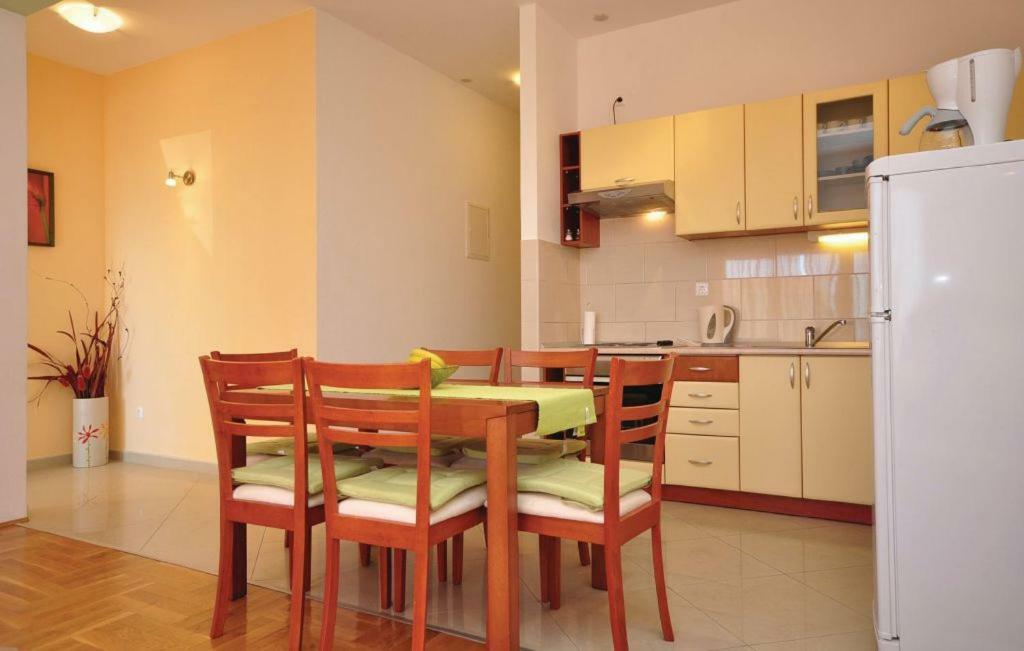 Apartment Orange Макарска Екстериор снимка