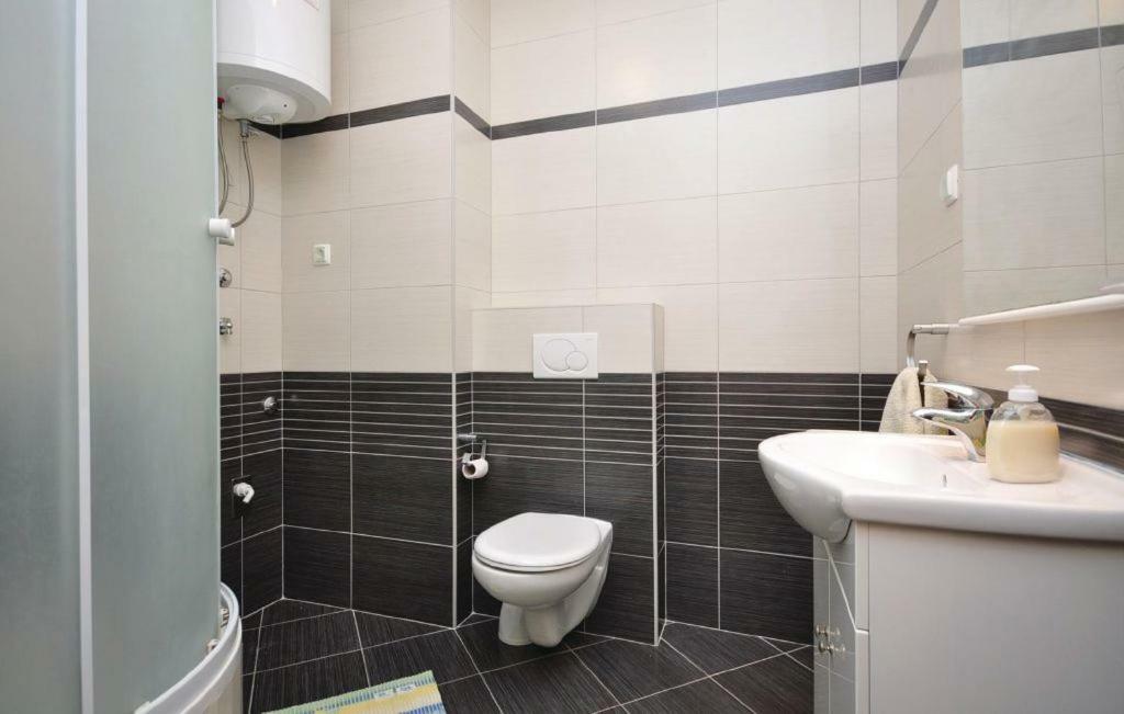 Apartment Orange Макарска Екстериор снимка
